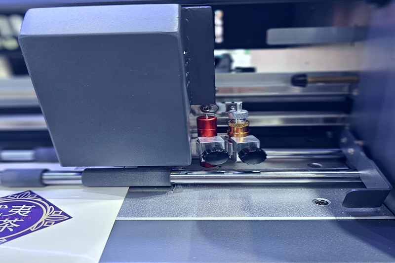 A3 Max 5 Auto-Feeder Cutting Plotter - View 3
